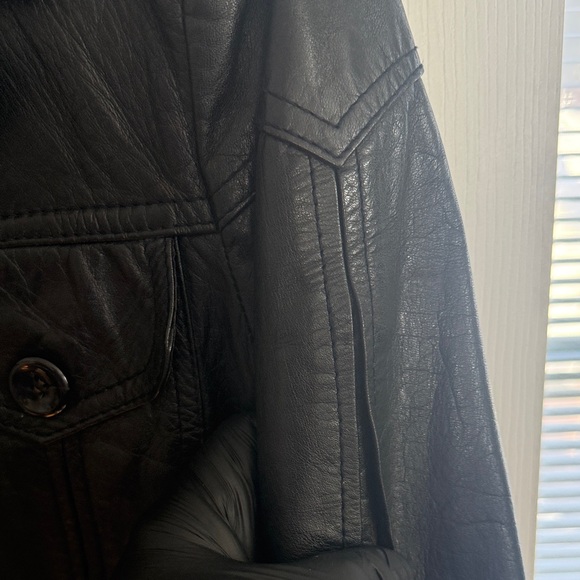 Vintage Men's Black Leather Jacket - Picture 11 of 13
